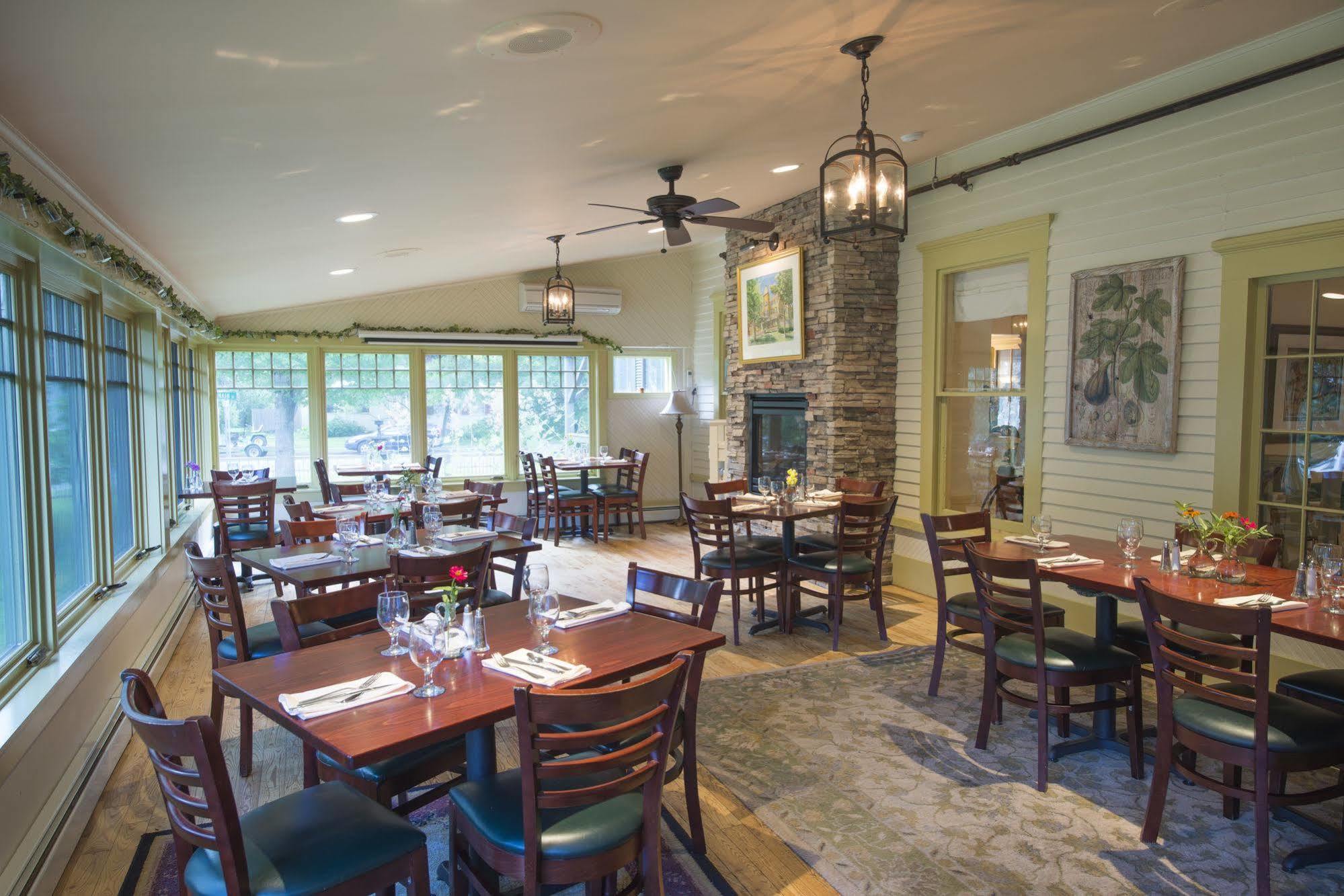 The Norwich Inn Exterior photo